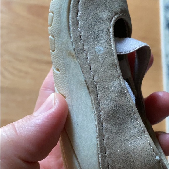 Baby girl size 2 shoes - Picture 3 of 3